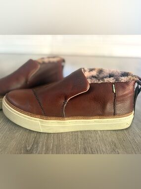 Tom’s. Paxton Sneaker. Brown Leather Slip-On Fur-Lined. Women’s size 8.